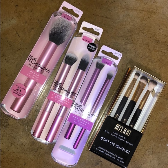 Real Techniques Other - NEW Makeup brush bundle 💕